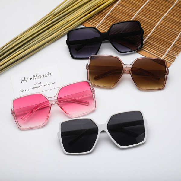 Ochelari de soare moderni de damă - cu formă pătrată