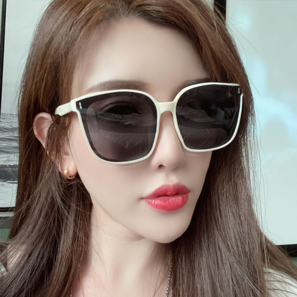 Uus UV-kaitsega naiste päikeseprillide mudel