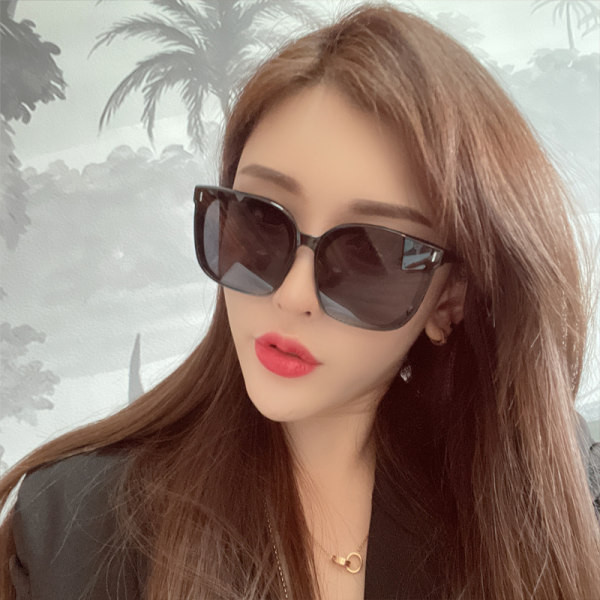 Uus UV-kaitsega naiste päikeseprillide mudel