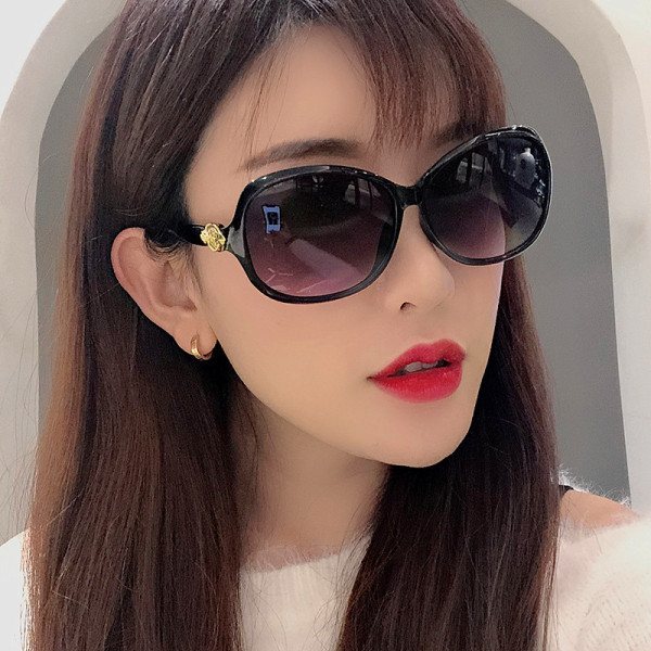 Ochelari de soare rotunzi pentru femei
