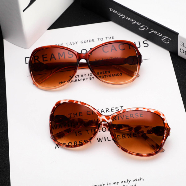 Ochelari de soare rotunzi pentru femei