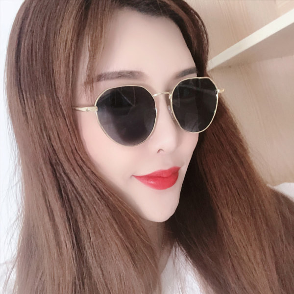 Ochelari de damă cu formă rotunjită