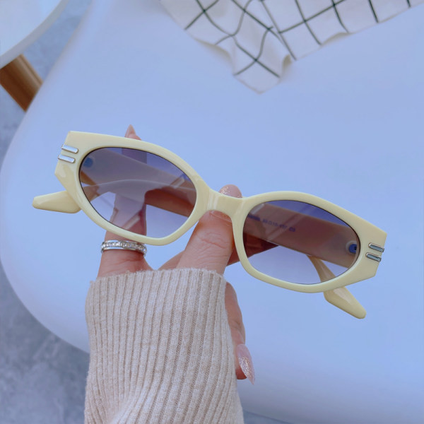 Naiste stiilsed päikeseprillid - retro mudel