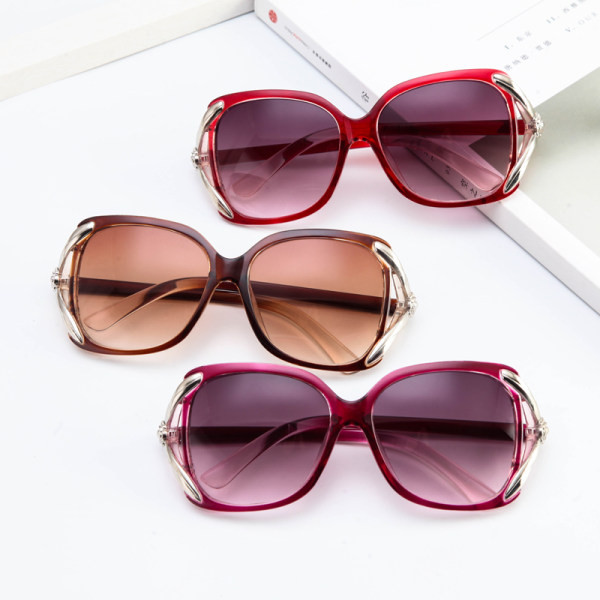 Ochelari de soare de damă în patru culori