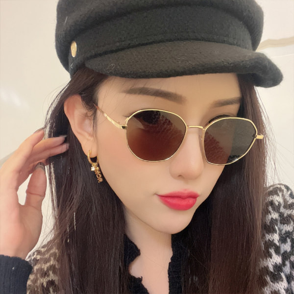 Ochelari de soare de damă cu ramă metalică subțire