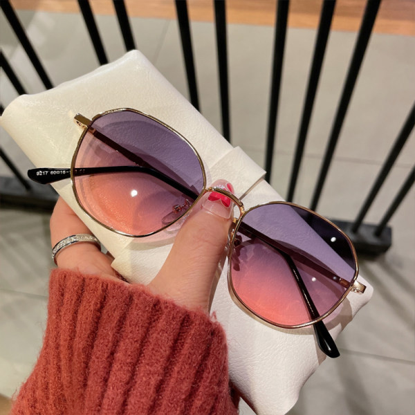 Ochelari de soare de damă cu ramă metalică subțire