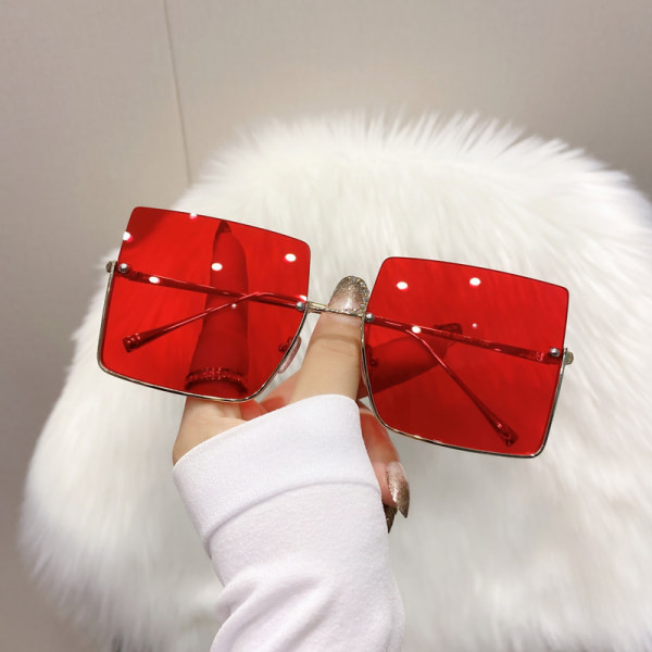 Naiste vabaaja päikeseprillid mitmes värvitoonis