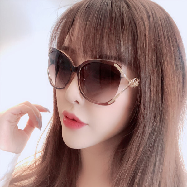Ochelari de soare la modă pentru femei