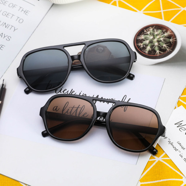 Ochelari de soare model retro