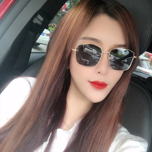 Ochelari de soare de dama cu rama retro