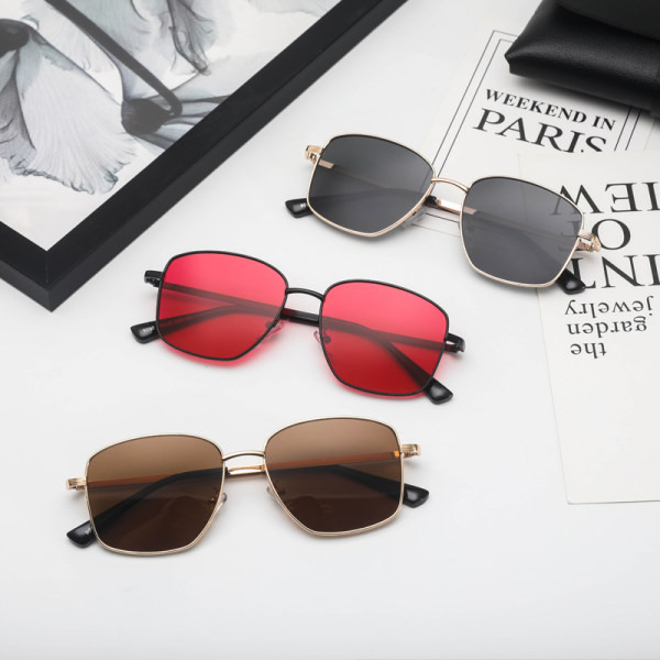 Ochelari de soare de dama cu rama retro