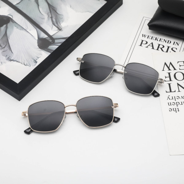 Ochelari de soare de dama cu rama retro