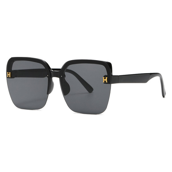 Ochelari de soare moderni de dama - model nou