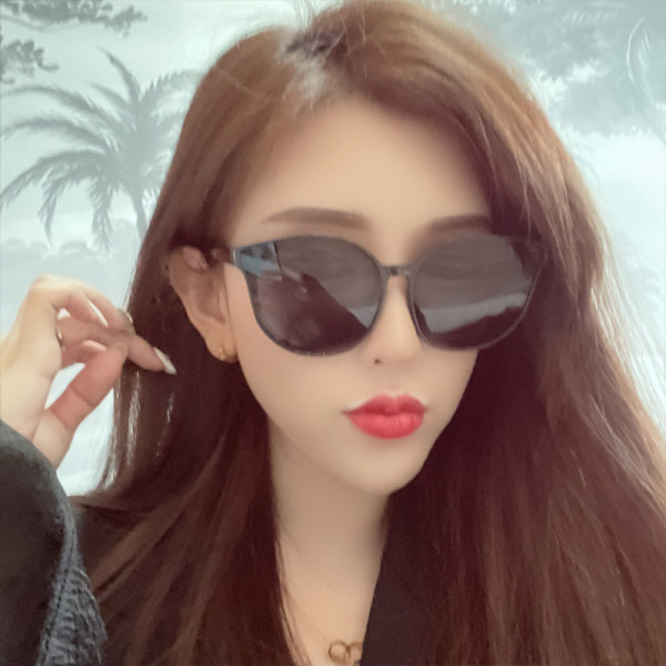 Model nou de ochelari de soare de dama cu protectie UV