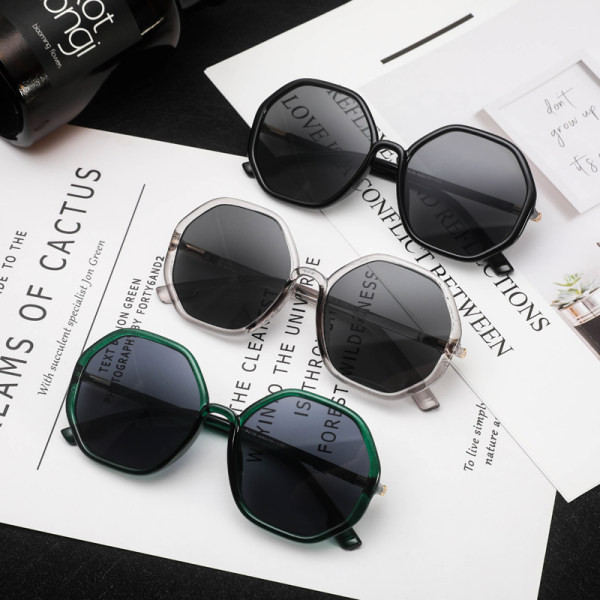 Ochelari de soare la modă pentru femei cu protecție UV