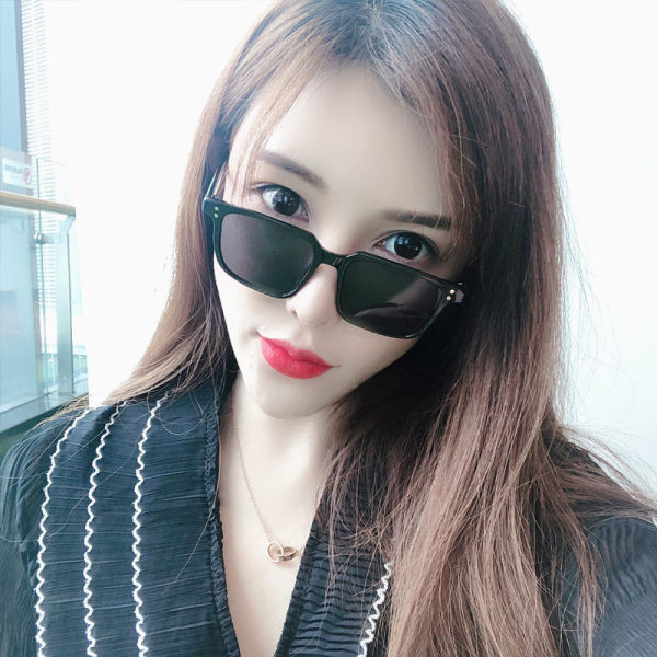 Ochelari moderni de damă - în diferite culori