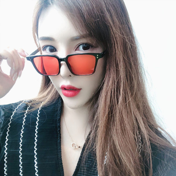 Ochelari moderni de damă - în diferite culori