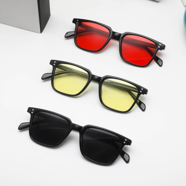 Ochelari moderni de damă - în diferite culori