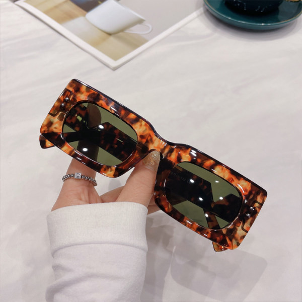 Ochelari moderni de dama cu rama larga in mai multe culori