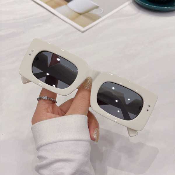 Ochelari moderni de dama cu rama larga in mai multe culori