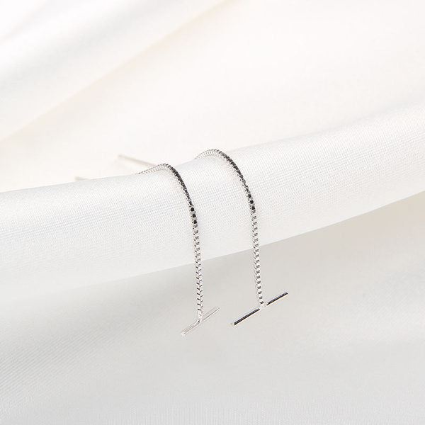 Model nou de cercei de dama in doua culori