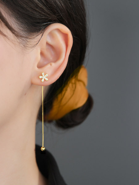 Cercei lungi de damă moderni cu pietre - argintiu și auriu