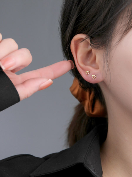 Cercei de dama cu surub de culoare argintiu si auriu