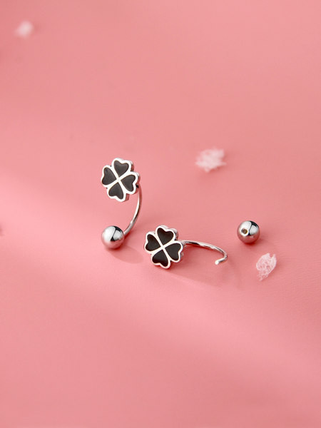 Cercei de dama in forma de trifoi