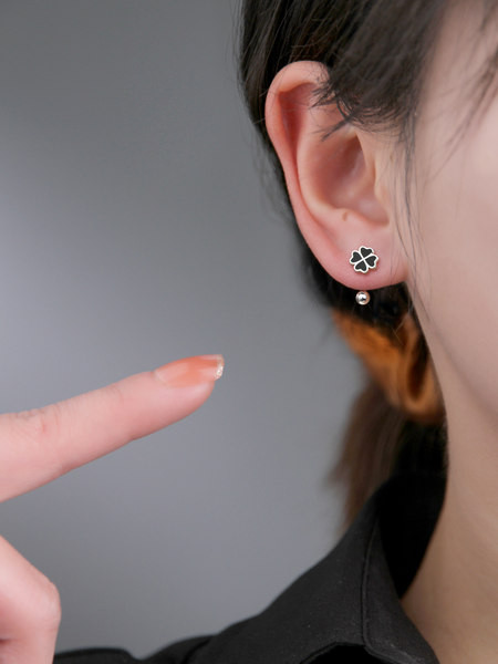 Cercei de dama in forma de trifoi