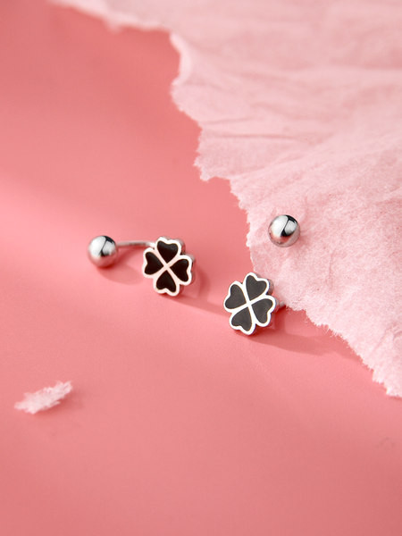 Cercei de dama in forma de trifoi