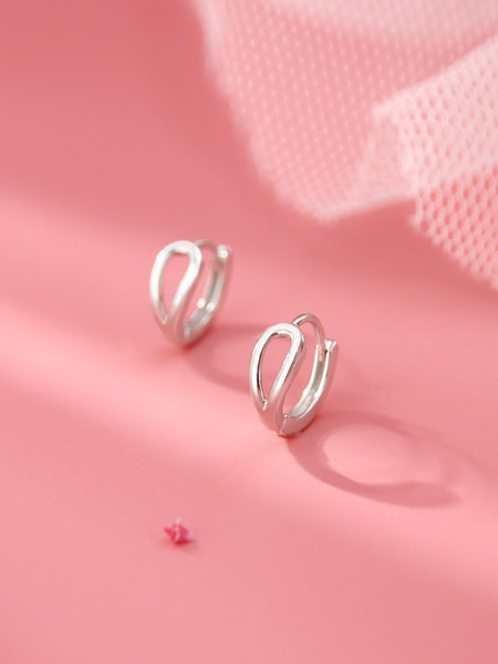 Cercei mici de damă cu închizătoare ascunsă