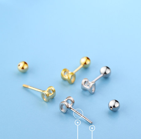 Cercei mici de dama cu inchidere cu surub