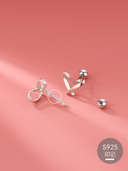 Cercei inimă de damă cu închidere cu șurub