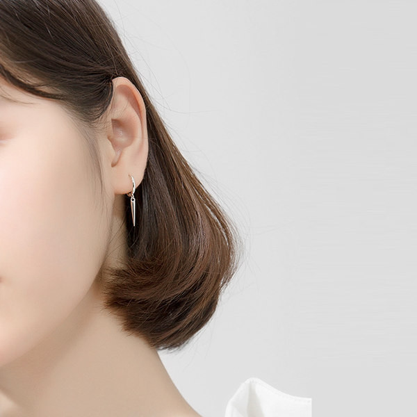 Model nou de cercei de dama cu pandantiv