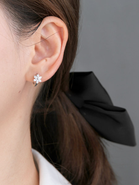 Cercei eleganti de dama cu piatra