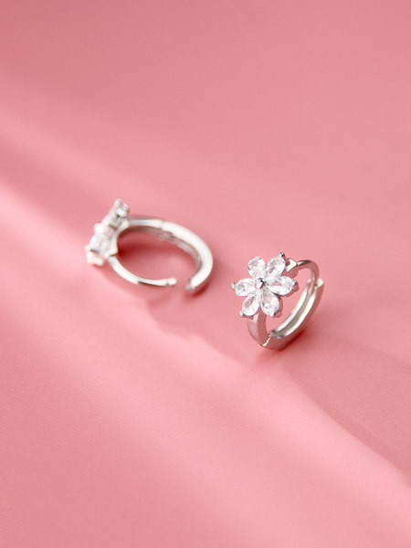 Cercei eleganti de dama cu piatra