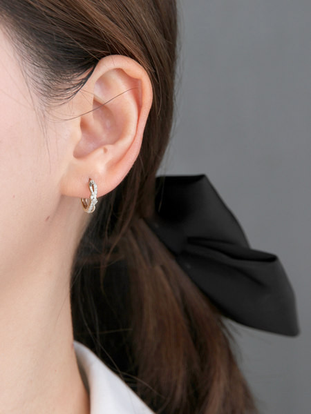 Cercei de dama cu pietre si inchidere cu catarama