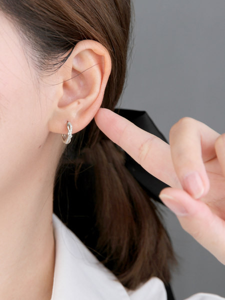 Cercei de dama cu pietre si inchidere cu catarama