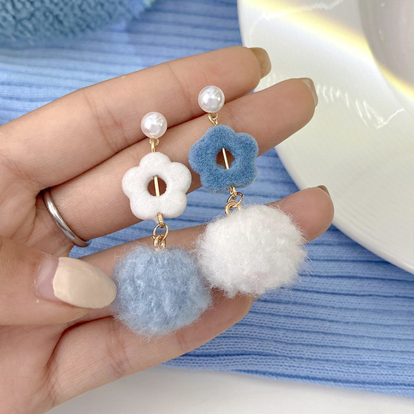 Cercei moderni de dama cu pandantiv