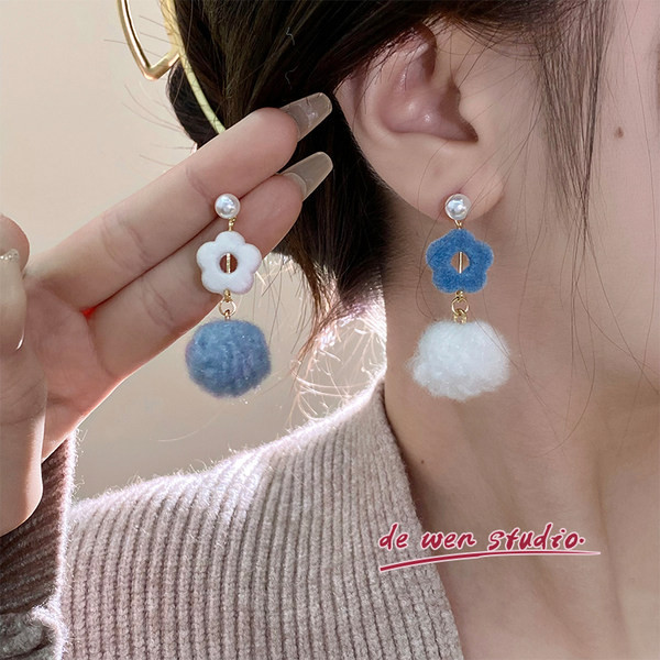 Cercei moderni de dama cu pandantiv