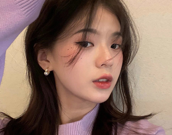 Cercei moderni de culoare argintie - cu perle