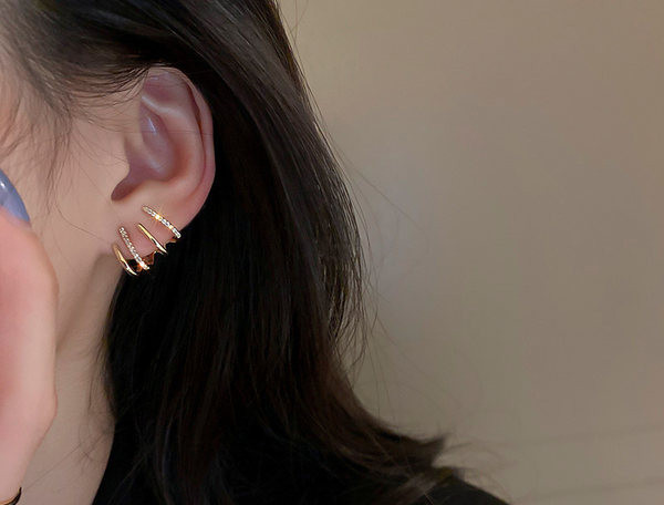 Cercei de dama cu pietre - de culoare aurie