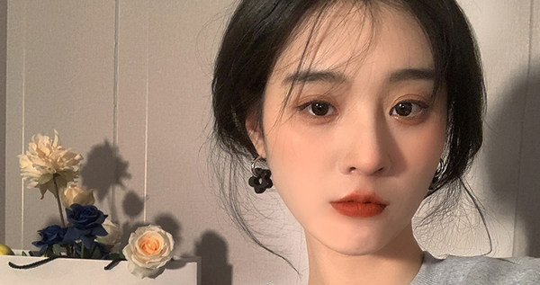 Model nou de cercei de dama argintii si negri