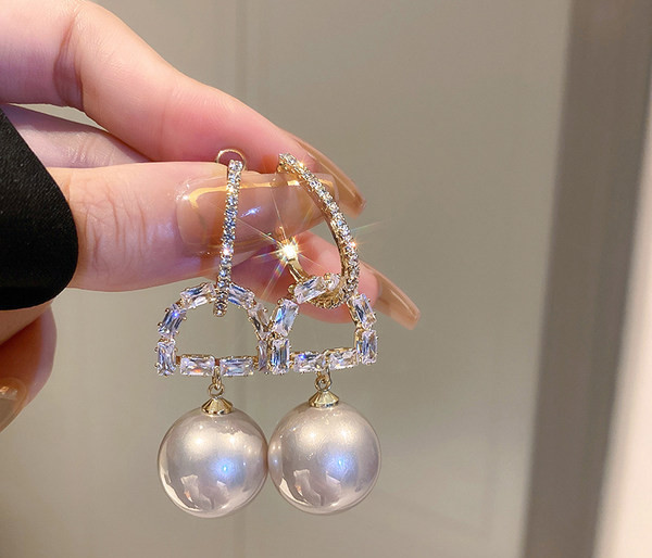 Cercei eleganti de dama - cu pietre si perle