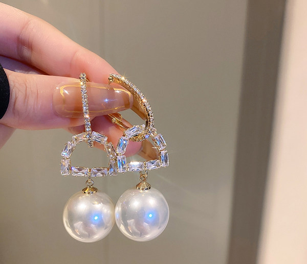 Cercei eleganti de dama - cu pietre si perle