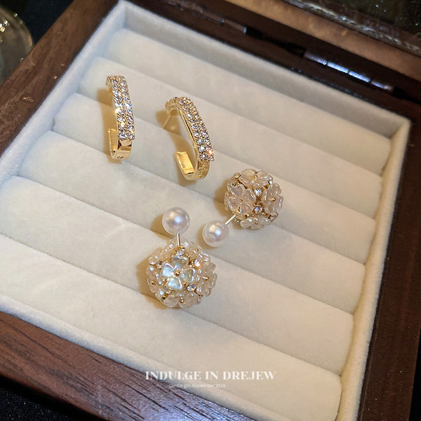 Cercei eleganti cu pietre decorative pentru femei