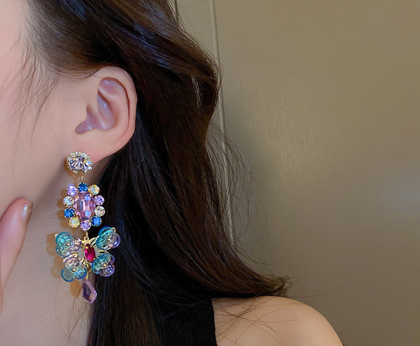 Cercei eleganti de dama cu pietre