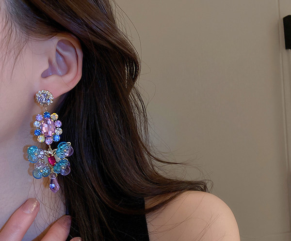 Cercei eleganti de dama cu pietre
