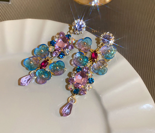 Cercei eleganti de dama cu pietre