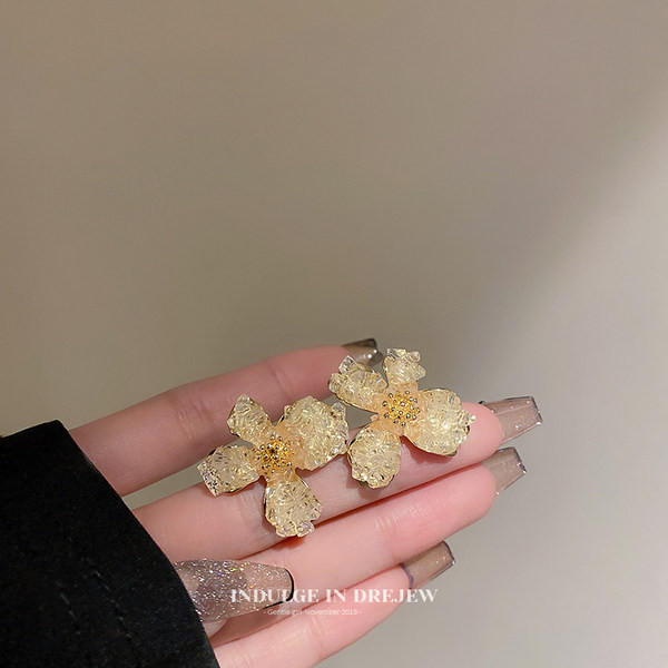 Cercei de dama in forma de floare